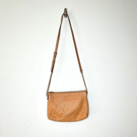 Michael Kors East West Crossbody in Camel Pebbled Leather and Gold Chain - Picture 3 of 15